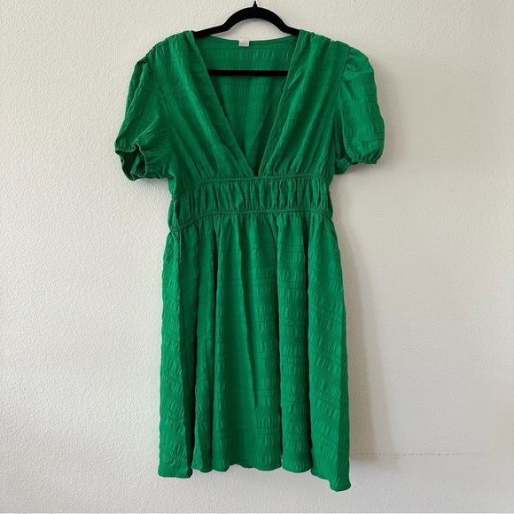 Dresses & Skirts - Green V-Neck Dress
